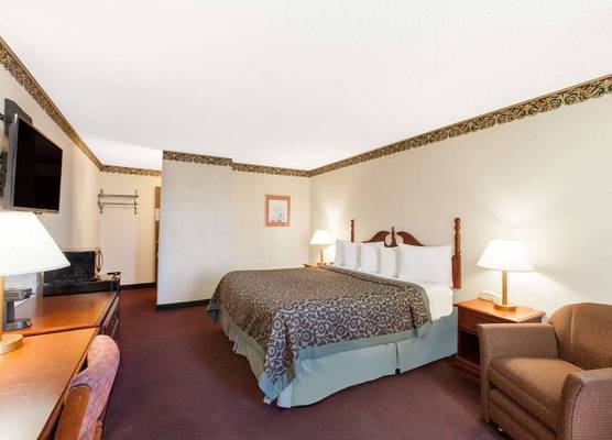 Days Inn by Wyndham Erick 1