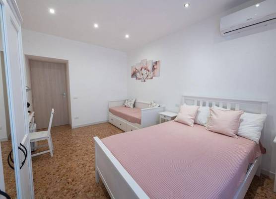 Casa Rosa Beige e Blu 1
