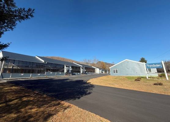 Travelodge by Wyndham Lincoln Near White Mountain 1