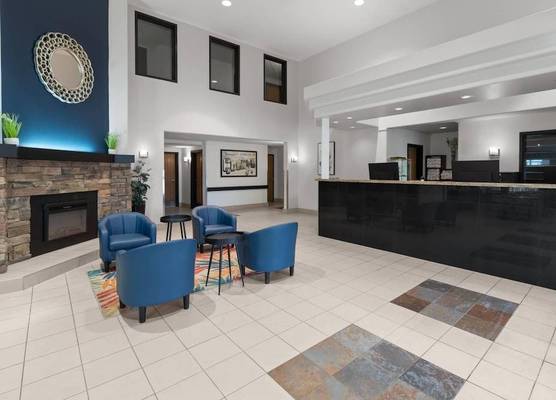 Super 8 by Wyndham Quebec City 1