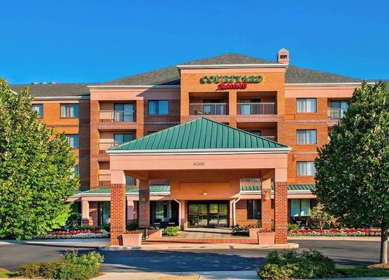 Courtyard by Marriott Dulles Town Center 1