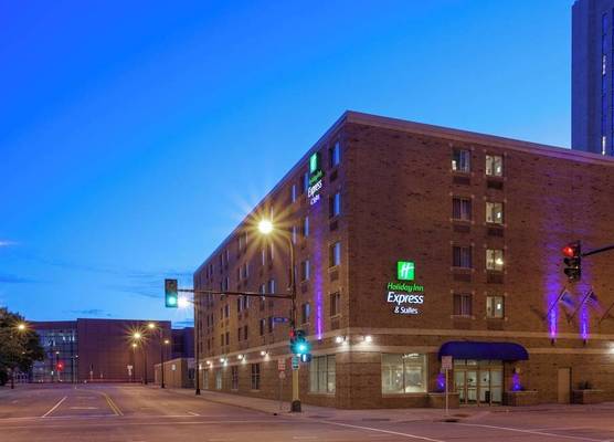Holiday Inn Express & Suites MINNEAPOLIS-DWTN (CONV CTR) by IHG 1
