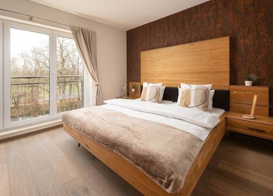 Hotel Vier Jahreszeiten an der Therme & Kliniken Bad Krozingen Nähe Freiburg & Schwarzwald Ideal für Wellness Kur & Business Ausflüge 24h Check In- WLAN & Parken gratis 1
