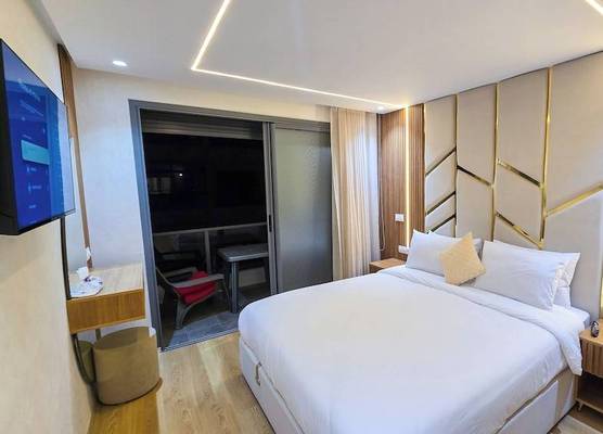 Luxury Living - Near to football stadium 1