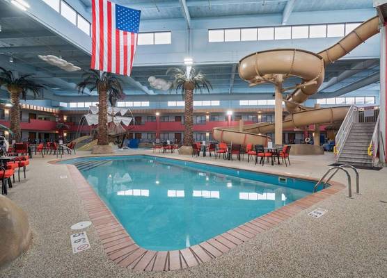 Ramada by Wyndham Sioux Falls Airport - Waterpark Resort & Event Center 1