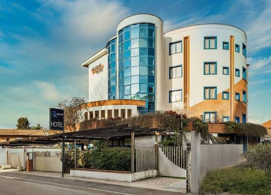 Welcome Hotel 1
