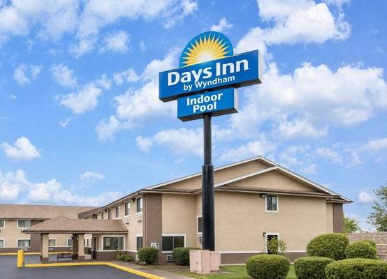 Days Inn by Wyndham Topeka 1