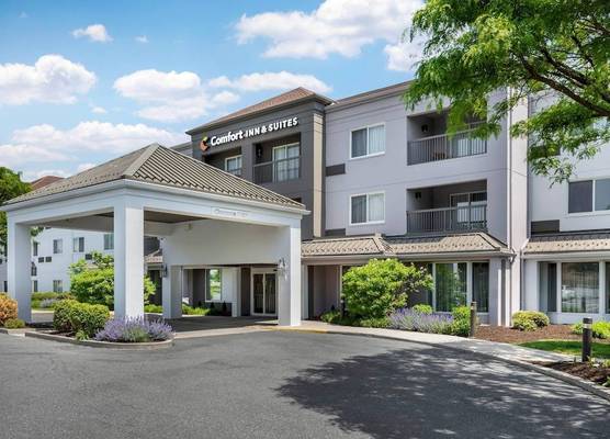 Comfort Inn & Suites Bethlehem Lehigh Valley Airport 1