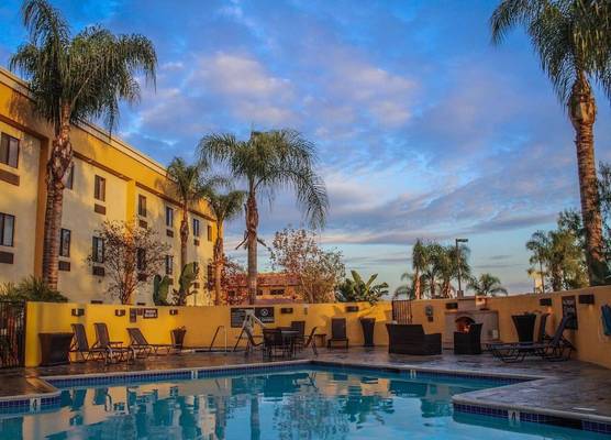 Best Western Plus Arrowhead Hotel 1
