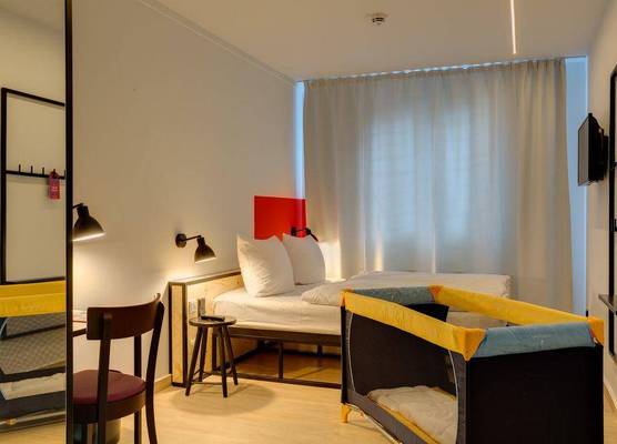 MEININGER Hotel Leipzig Hauptbahnhof 1