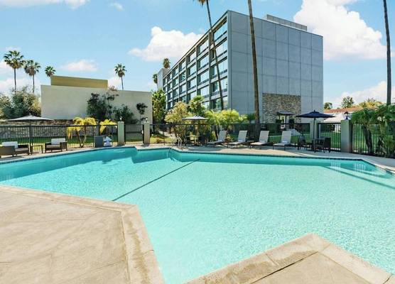Courtyard by Marriott Los Angeles Woodland Hills 1