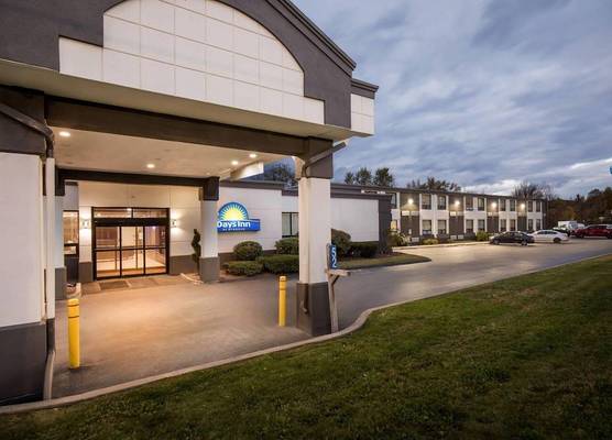 Days Inn by Wyndham Liberty Monticello 1
