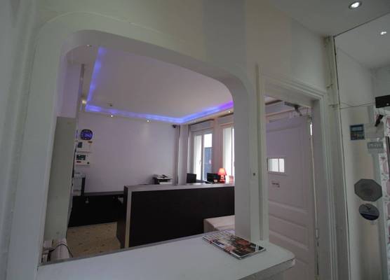 Modern's Hotel 1