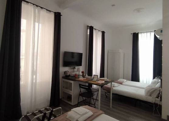 DOMUS NIKOLAI ROOMS AND TERRACE-Central Bari 1