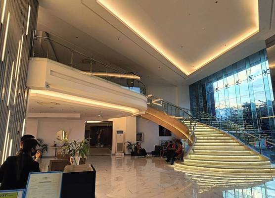 Golden Peak Hotel & Suites 1
