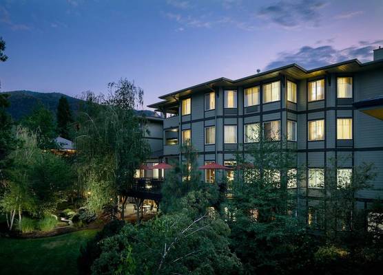 Plaza Inn & Suites at Ashland Creek 1