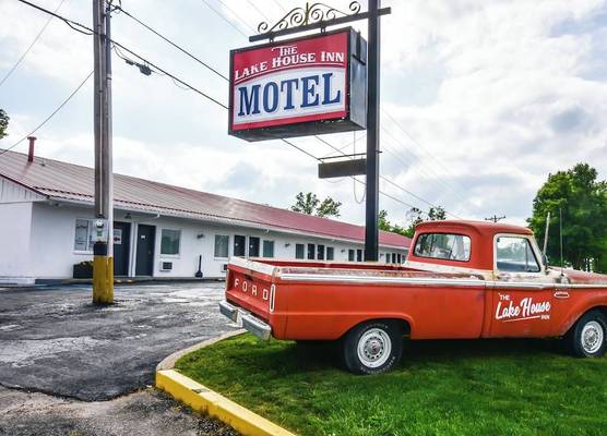 The Lake House Inn 1