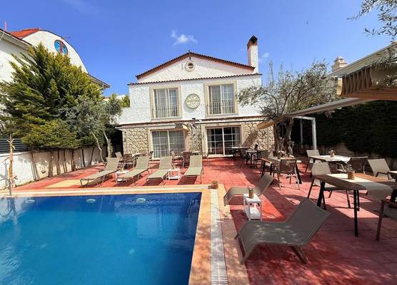 Rebetiko Hotel 1
