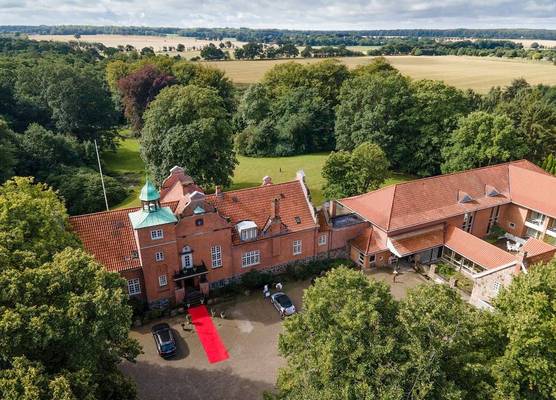 Sauntehus Castle Hotel 1
