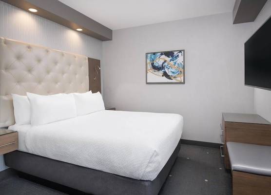 Best Western Premier Hotel at Fisher's Landing 1