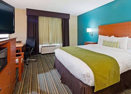 BEST WESTERN Plus Menomonie Inn & Suites 1