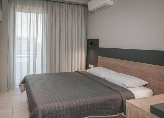 Elizabeth Queen Luxury Rooms 1