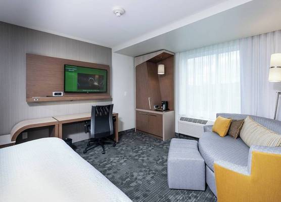 Courtyard by Marriott Boston Littleton 1
