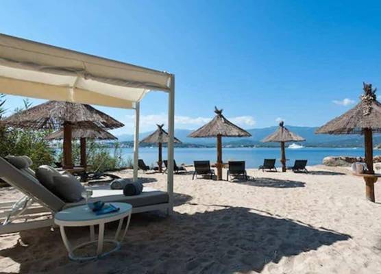 Isulella Hotel & restaurant 1