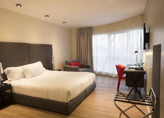 Regency Way Montevideo Hotel 1