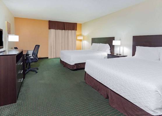 Travelodge by Wyndham Bracebridge 1