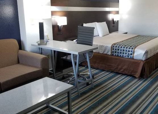 HomeBridge Inn and Suites 1