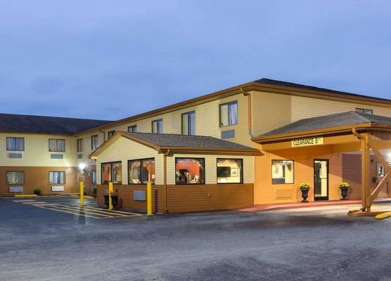 Super 8 by Wyndham Richmond 1