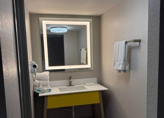 Days Inn by Wyndham Reno 1