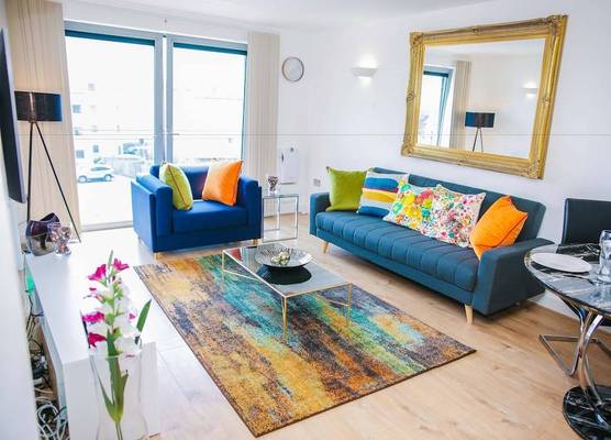 RIVERSIDE 2 BED APARTMENT 1
