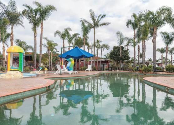 The Black Dolphin Holiday Park 1