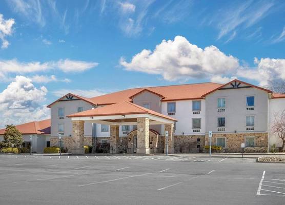 Quality Inn & Suites Monterey I-40 1