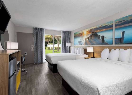 Days Inn by Wyndham Wildwood I-75 1