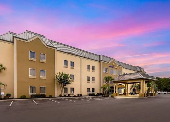 Comfort Suites At the University 1