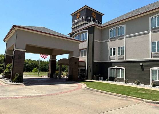 La Quinta by Wyndham Sulphur Springs 1