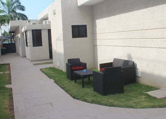 Four Season GUESTHOUSE 1