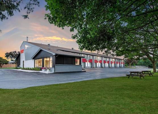 Ramada by Wyndham Kingston 1