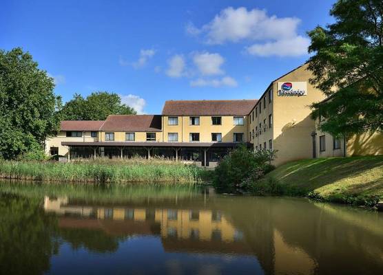 Travelodge Bath Waterside 1