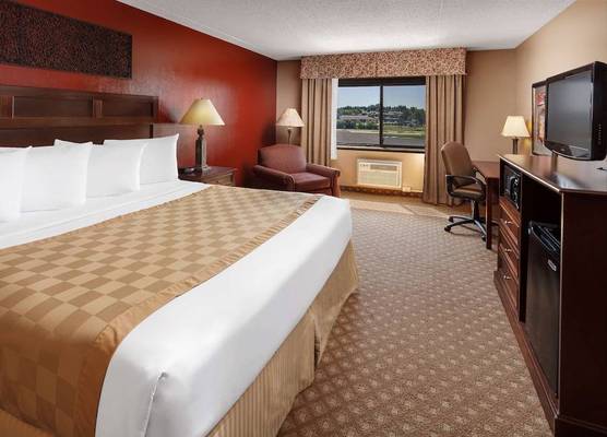 Roosevelt Grand Dakota, SureStay Collection by Best Western 1