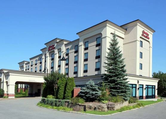 Hampton Inn & Suites by Hilton Laval 1