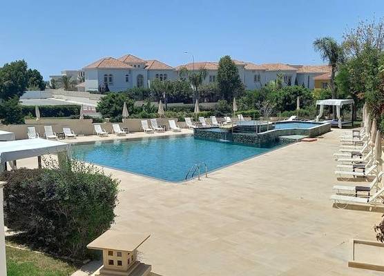 E-Hotel Larnaca Resort & Spa 1