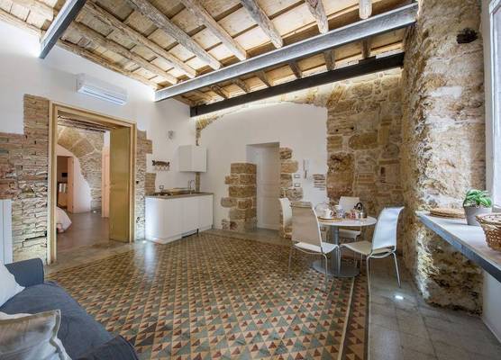 Stylish Home in Front of Casa Professa by Wonderful Italy 1