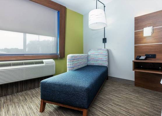 Holiday Inn Express & Suites LAFAYETTE-SOUTH by IHG 1
