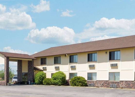 Super 8 by Wyndham Perry IA 1
