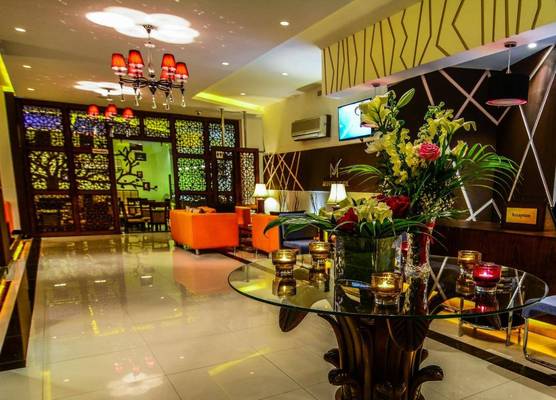 Meneur Hotel 1