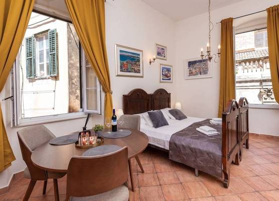 Amoret Apartments 1